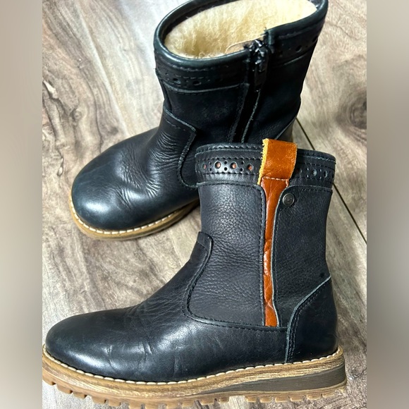 Jacadi Other - Jacadi elegant girls leather boots in new condition.